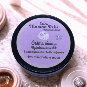 Crème visage hypoallergénique bio, contenant Aloe Vera et huile de jojoba, pour peaux sensibles normales à sèches.